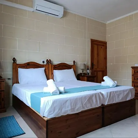 Bay Beachside Xlendi
