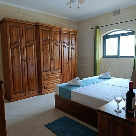 Bay Beachside Xlendi
